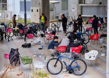 Repair work by Osaka University Road Cycling Club